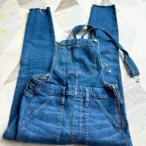 Madewell Denim overalls. Size M. Unfinished hem. Flattering fit.